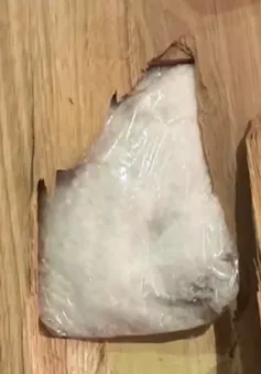 Hải quan bắt giữ hơn 84.000 bao thuốc lá ngoại và hơn 5 kg ma túy được cất giấu tinh vi