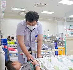 Bé trai 15 tuổi ngộ độc vì tái sử dụng thuốc lá điện tử đã bị cấm