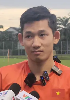 Hai Long nói gì khi được khen "sáng" nhất trận gặp Man Utd?
