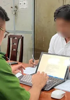 Công an làm việc với người đập phá kính taxi công nghệ