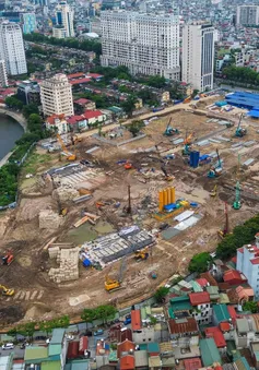Cận cảnh công trường thi công dự án trên 'đất vàng' phố Giảng Võ (Hà Nội)