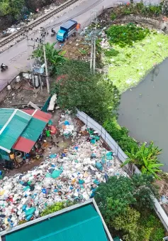 Hàng tấn bánh kẹo, thực phẩm chức năng nghi hàng giả chất đống, đổ bỏ: Trách nhiệm của địa phương ở đâu?