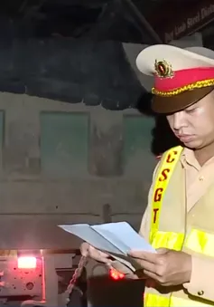 Chiêu trò cảnh giới cho xe chở quá tải né CSGT ở Hà Nội