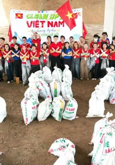 Hơn 200.000 tình nguyện viên tham gia nhặt rác trong chiến dịch “Clean Up Việt Nam”