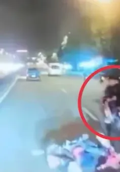 Đạp ngã người đi đường vì "nghĩ bị tạt đầu", hai thiếu niên bị mời làm việc