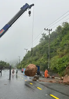 Sơn Trà sạt lở nhiều điểm do mưa bão, nguy cơ mất an toàn giao thông