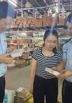 Hà Nội: Phát hiện mỹ phẩm lậu, đồ chơi trẻ em vi phạm ở La Phù