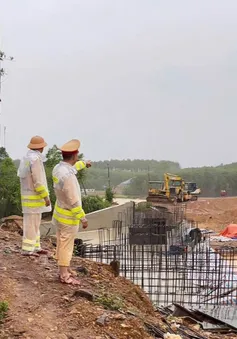 Bão số 1: CSGT Quảng Bình đảm bảo an toàn giao thông theo phương châm "4 tại chỗ"