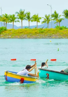 Hội thi bơi, lắc thuyền thúng làm sôi động Lễ hội Du lịch Nha Trang