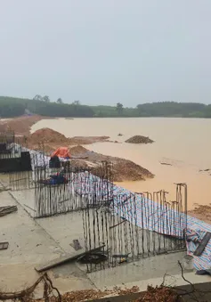 Quảng Bình: Chủ động phá một đoạn đê quai thi công cống lấy nước đập Dạ Lam