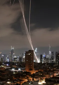 Israel và Iran tiếp tục không kích lẫn nhau