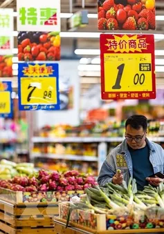 Trung Quốc: Doanh số bán lẻ bất ngờ khởi sắc