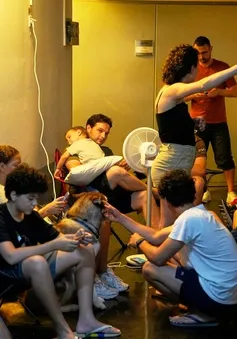 Xung đột với Iran leo thang, Israel cảnh báo khẩn tới công dân