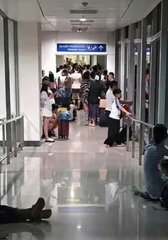 Cục Hàng không yêu cầu làm rõ vụ hành khách “mắc kẹt” ở hành lang sân bay Tân Sơn Nhất