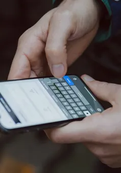 Áo cho phép cảnh sát giám sát tin nhắn để ngăn khủng bố