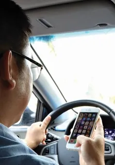 Cục CSGT: Tuyệt đối không sử dụng điện thoại khi lái xe