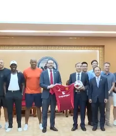 Đại sứ quán vương quốc Anh và dàn cựu sao Manchester United thăm và làm việc tại Đà Nẵng