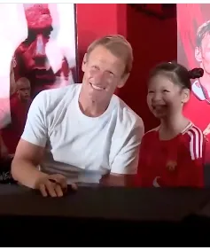 Cảm xúc người hâm mộ khi được gặp các huyền thoại Manchester United