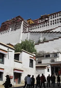 Thăm cung điện cao nhất thế giới- Potala