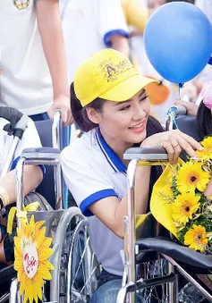 Hoa hậu Trần Thị Quỳnh đi bộ vì người khuyết tật Việt Nam