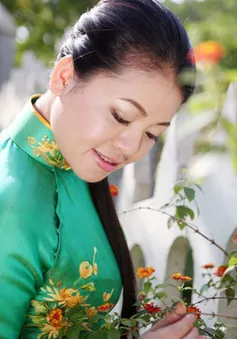 Ca sĩ Anh Thơ lo lắng khi song ca cùng Chế Linh