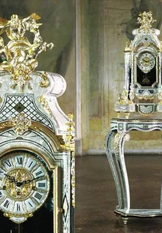 Nhà cực sang với đồng hồ mang phong cách hoàng gia Pháp