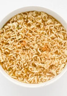 100% mẫu măng và mì tôm có chứa axit oxalic