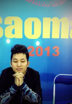 Tùng Dương bất ngờ với các thí sinh Sao Mai 2013