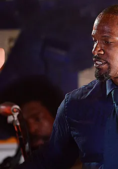 Vợ cũ của Tom Cruise bí mật hẹn hò với Jamie Foxx?