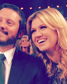 Kelly Clarkson chính thức làm mẹ