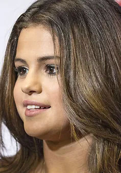 Selena Gomez bị cảnh sát “thăm hỏi”