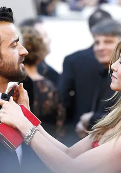 Justin Theroux muốn sống trọn đời với vợ cũ của Brad Pitt