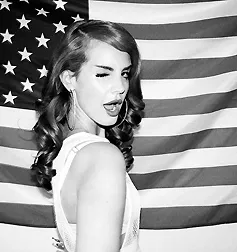 Lana Del Rey lại tuyên bố gây sốc