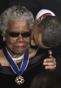 Nữ thi sĩ da màu hàng đầu nước Mỹ Maya Angelou qua đời ở tuổi 86