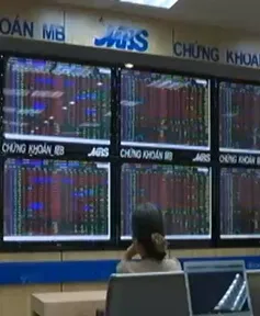 Sáng 19/6, chứng khoán bất ngờ giảm mạnh do tăng tỷ giá USD