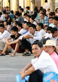 Nỗi niềm phụ huynh đưa con đi thi đại học
