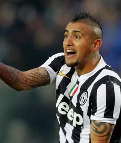 Manchester United tự tin sẽ mua được Arturo Vidal
