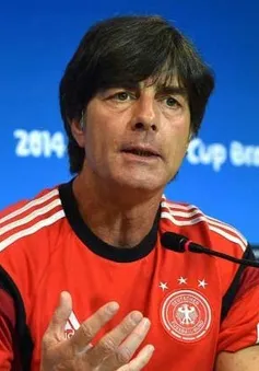 HLV Joachim Loew căng thẳng trước trận gặp Brazil