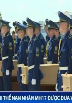 Thi thể nạn nhân MH17 được đưa về Hà Lan