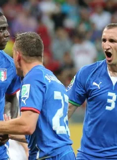 HLV Prandelli: "Italy ăn may"