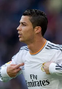 Lập hat-trick, C.Ronaldo lại có cớ "nhiếc móc" chủ tịch FIFA