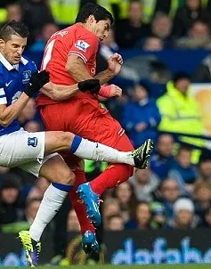 Hậu derby Merseyside: HLV Liverpool trách trọng tài không đuổi người