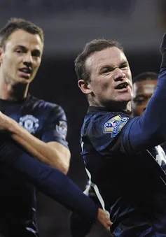 Rooney "điên tiết" mắng nhiếc 2 BLV nổi tiếng nước Anh