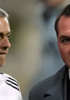 Suarez "nhảy cầu", Mourinho và B.Rodgers lời qua tiếng lại