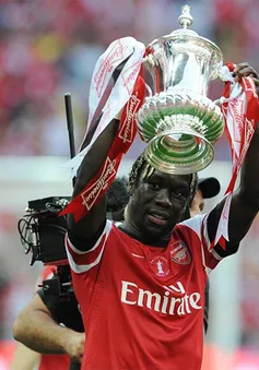 Sagna chính thức đầu quân cho Man City