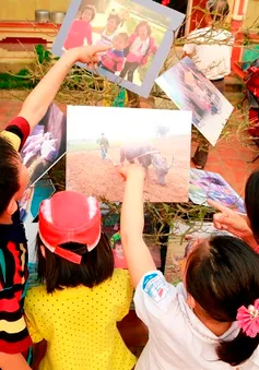 Những "nhiếp ảnh gia nhí" đến từ làng quê