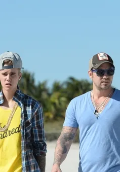 Justin Bieber: Con hư tại cha?