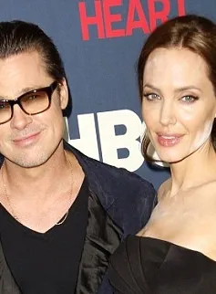 Những vệt trắng loang lổ trên mặt Angelina Jolie: Là thật hay do photoshop?