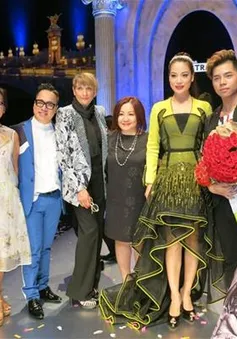 Lý Giám Tiền đắt sô… chụp hình hậu đăng quang
