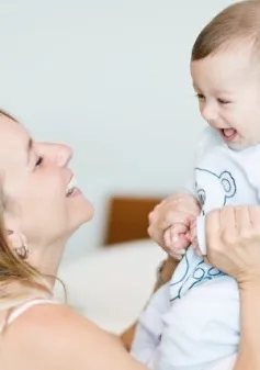 Trẻ học ngôn ngữ từ trong bụng mẹ